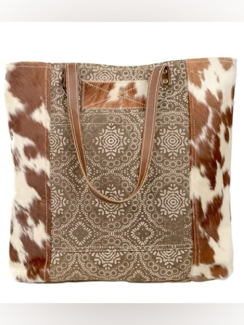 CLEA RAY SKU: 55559
Brown Tote With Designed Front And Cowhide Sides NWT